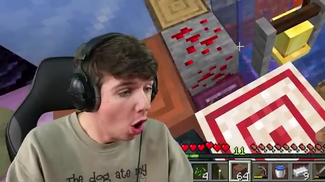 Minecraft, But Every Minute There's Random Chaos!